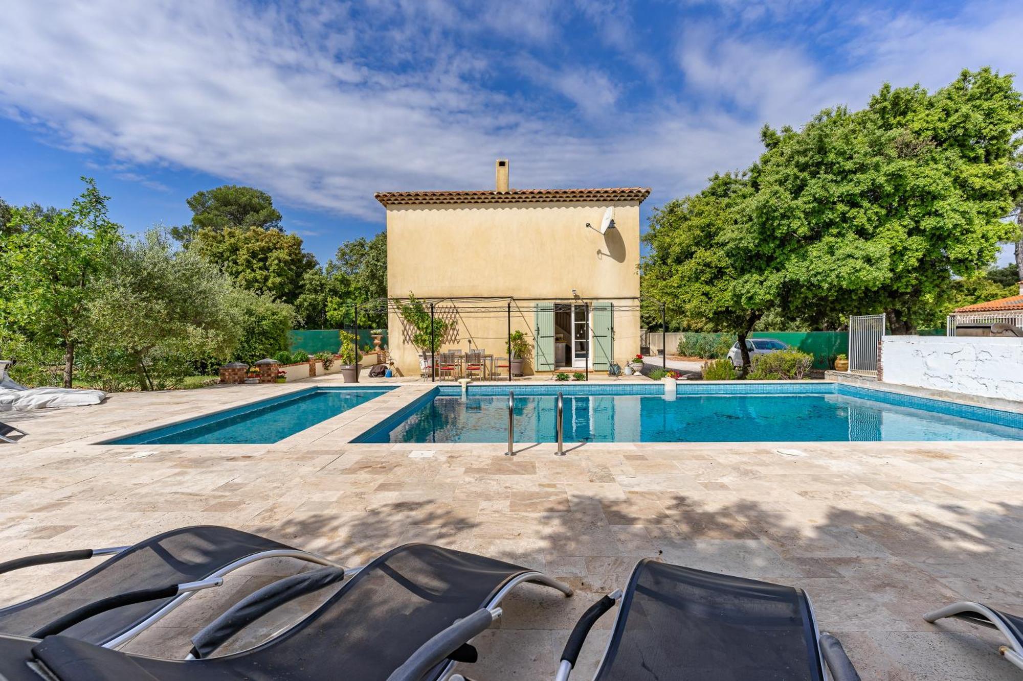 Le Manoir De Flassans Exteriör bild